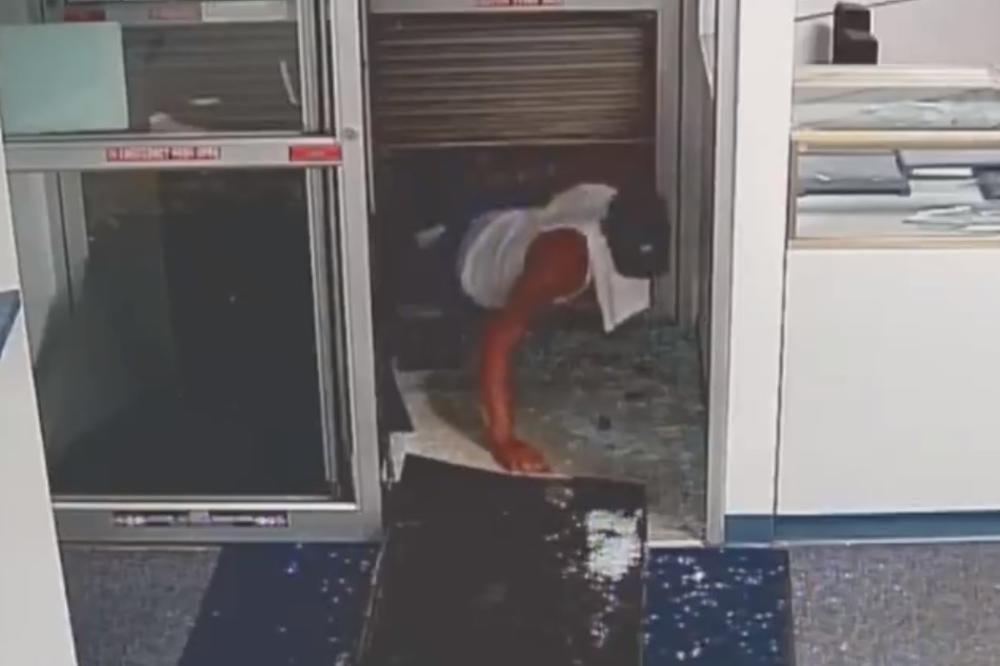 OBJAVLJEN SNIMAK NA KOJEM SE SVE VIDI: Ova četvorica su osumnjičena za ubistvo policajca! (VIDEO)