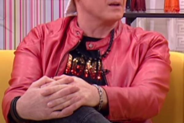 SAZNALO SE DA NAŠ POZNATI PEVAČ IMA VANBRAČNU ĆERKU: Priznao je to usred emisije, a usledio je muk!