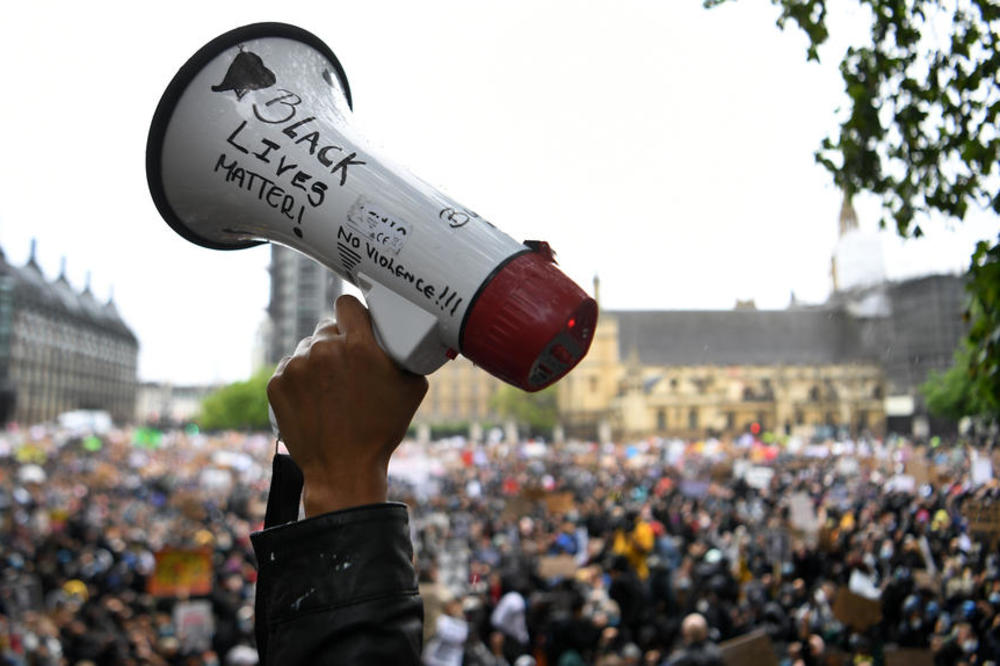 ISPOVEST SRPKINJE IZ SAD UDATE ZA AFROAMERIKANCA: Ono što je rekla o rasizmu, sve je ostavilo bez reči (VIDEO)