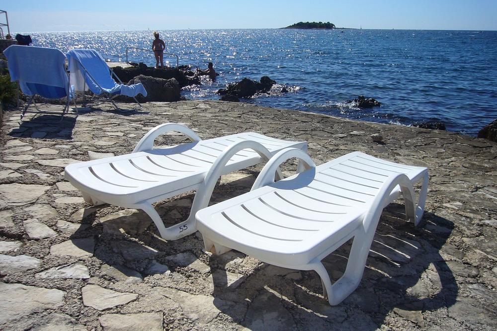 SMANJITE HITNO CENU SMEŠTAJA ZA SRBE, ONI MOGU DA NAM SPASU SEZONU: Apel hrvatskog političara