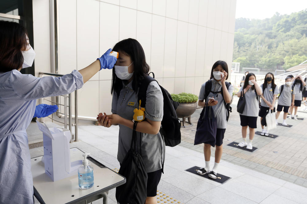 NOVI SOJ KORONE AVIONOM STIGAO IZ BRITANIJE ČAK DOVDE: Inficirane sproveli u karantin, baš se širi