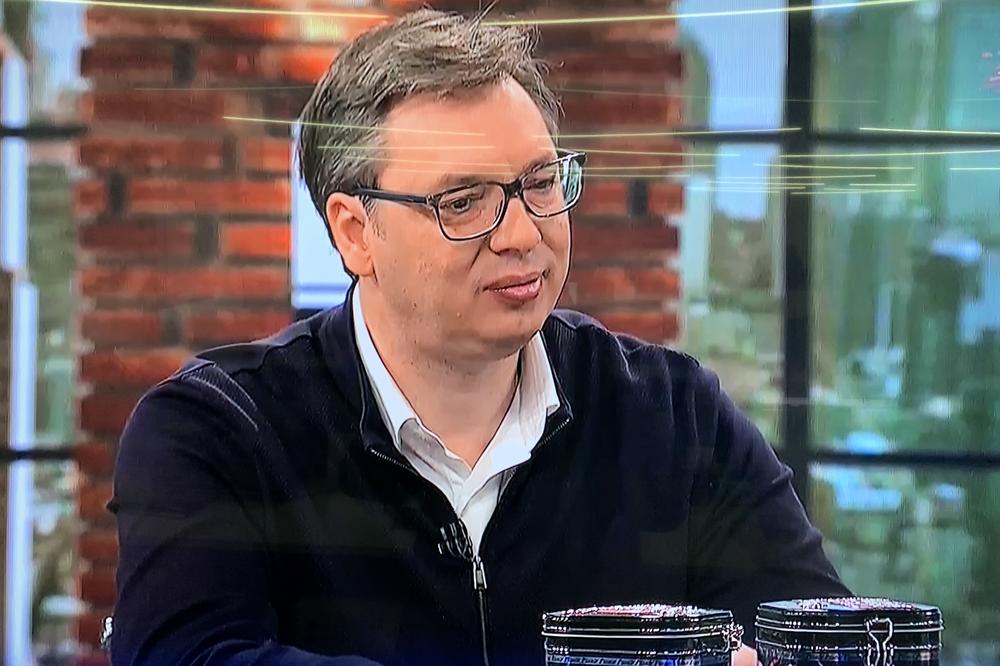 SMETA MU KAD TO RADE: Neki misle - neka padne Kosovo, samo neka padne i Vučić!