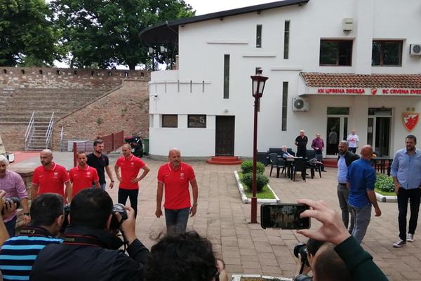 MORAO SAM DA OSTAVIM LJUDE KOJI MI DOSTA ZNAČE: Obradović objasnio kako je stigao u Zvezdu!