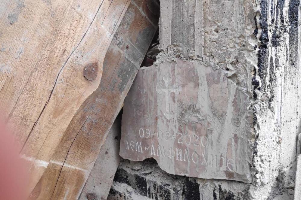 SAMO PLOČA SA BLAGOSLOVOM OSTALA NETAKNUTA: Od manastirskog konaka ostale samo cigle, SVE SU SRUŠILI (FOTO)