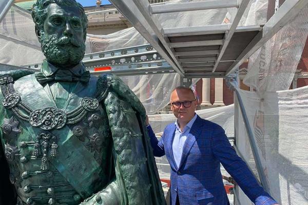 KNEZ MIHAILO PONOVO JAŠE! I sija punim sjajem (FOTO)