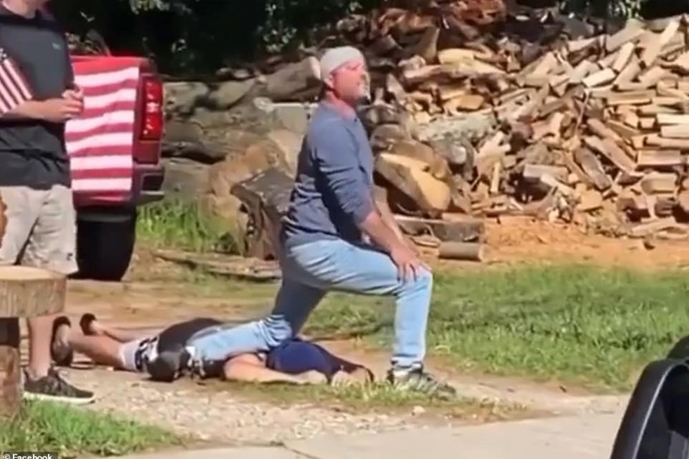 OVAKO TRAMPOVE PRISTALICE PROVOCIRAJU DEMONSTRANTE: Nakon skandaloznog snimka pljuštali otkazi! (VIDEO)