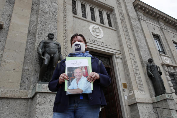 NISU JAVILI DA JE UMRO, A TELO NIJE BILO PREPOZNATLJIVO: Italijani kojima su bližnji umrli od korone TUŽE DRŽAVU