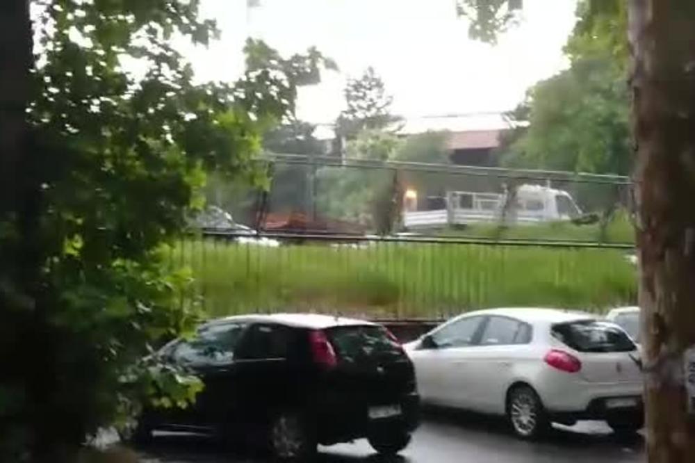 ATMOSFERA JE USIJANA, A DERBI NIJE NI BLIZU POČETKA: Ludnica ispred stadiona Partizana, Grobari u glavnoj ulozi!