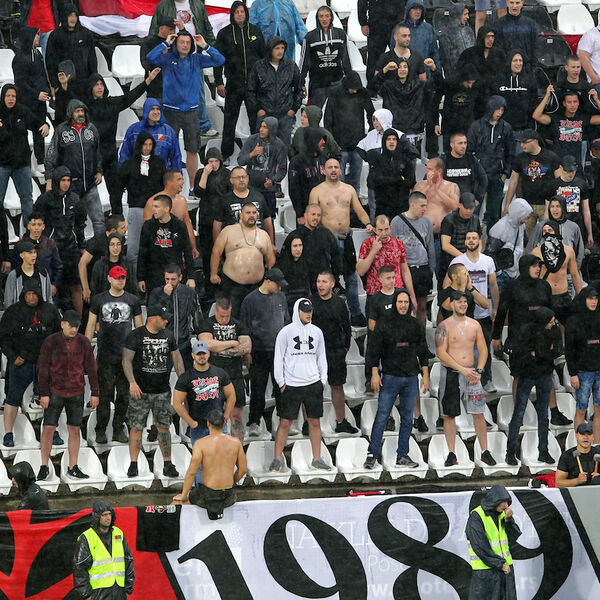 NAVIJAČI VOJVODINE POSLALI OŠTRU PORUKU PROTIV VAR-A: Sudija je morao da prekine utakmicu! (FOTO)