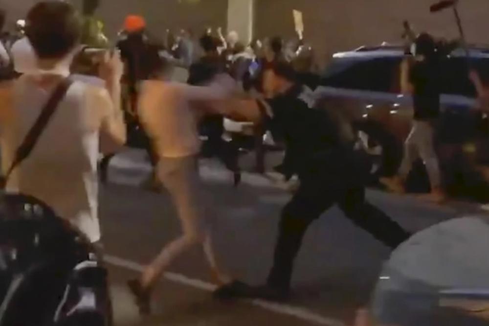 DEVOJKA KOJU JE POLICAJAC ONESVETIO BACIVŠI JE NA ULICU OTKRILA: Strah me da izađem iz kuće!