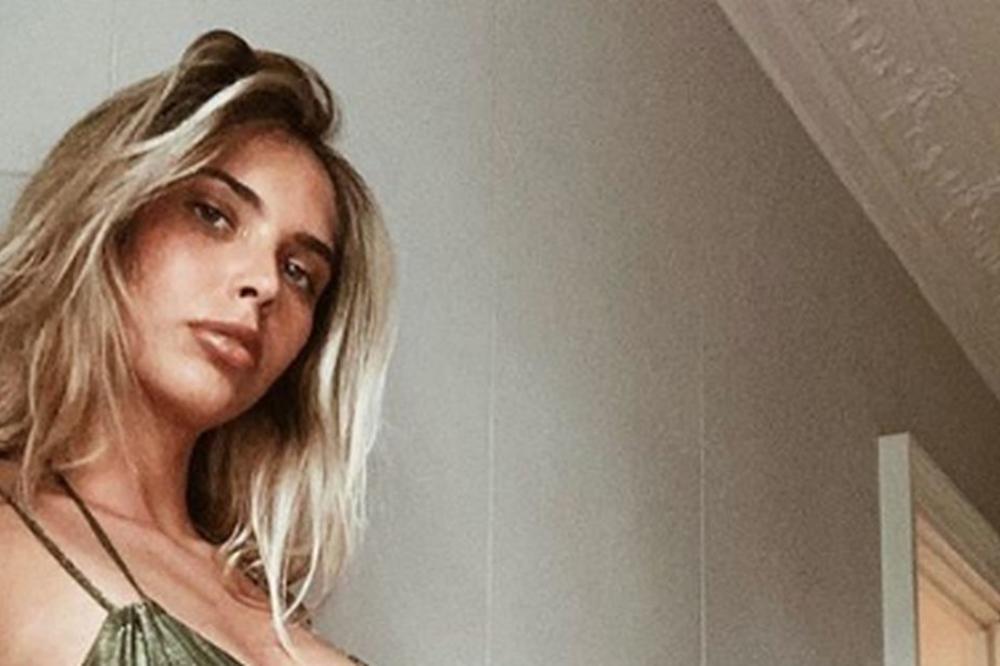 DOK MI PROKLINJEMO KIŠU, ĆERKA SINIŠE MIHAJLOVIĆA USIJALA ITALIJU: Zmaj Viki u nikad manjem bikiniju! Samo gledajte