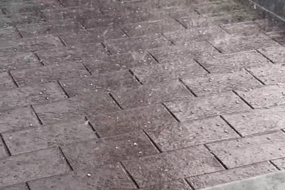 STIŽE CRVENA KIŠA: Ljudi se plaše ovog fenomena, A IMA LI RAZLOGA ZA TO?