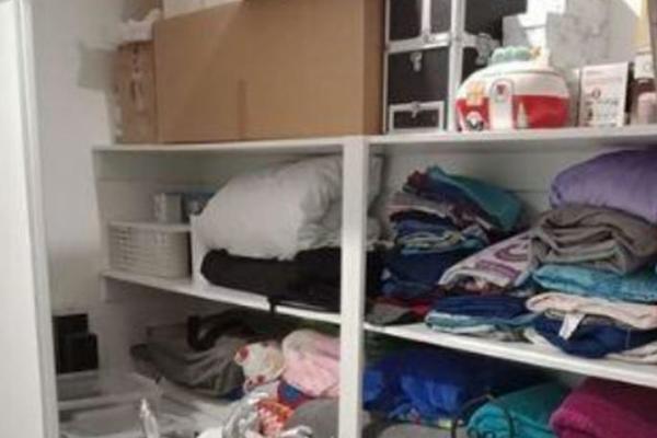 JEDNA MAMA JE NA NETU TRAŽILA SAVETE KAKO DA ORGANIZUJE ORMAR: Fotka postala hit zbog S*KSI detalja! (FOTO)