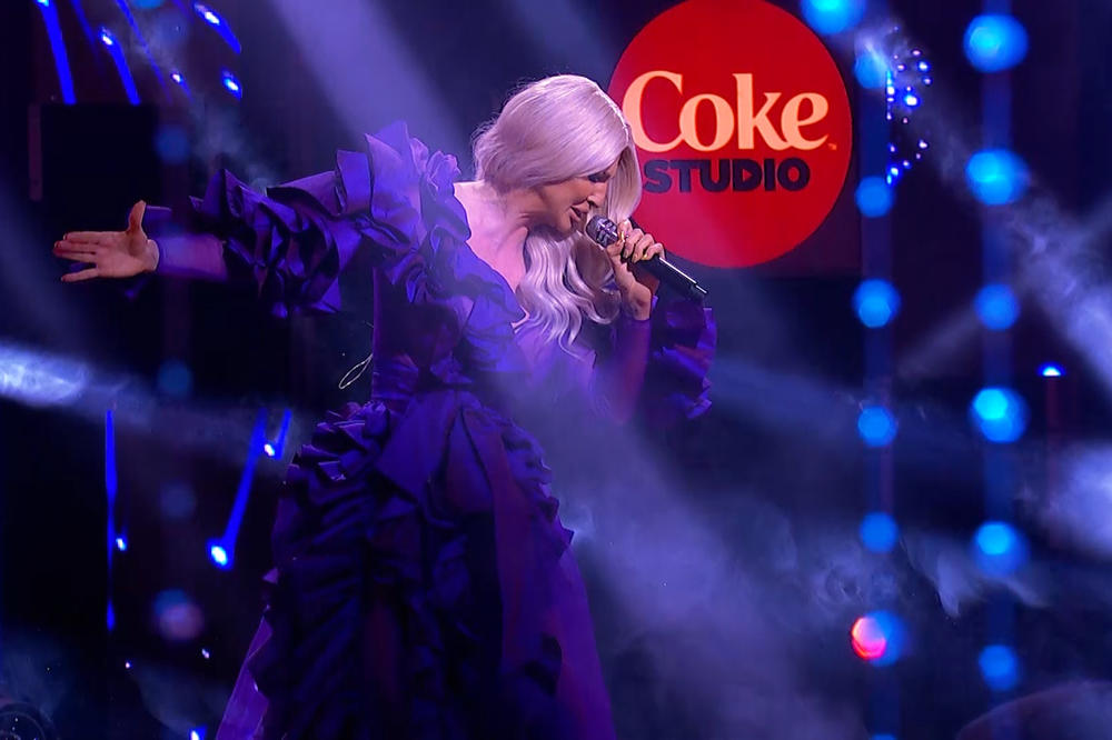 KOSA DA SE DIGNE NA GLAVI, JEŽI SE SVAKA DLAKA NA TELU: Karleuša ODVALILA veliki Džejev hit! PREJAKO ZVUČI!(VIDEO)