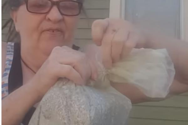 ŽENA JE UZELA PEPEO BIVŠEG MUŽA, NAŠLA JE NAČIN DA MU SE ODUŽI: Ovo je za svaki put kad si me udarao u glavu!