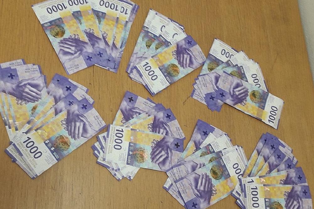 CARINICI NA HORGOŠU ODAVNO NISU VIDELI OVAKAV PRIZOR: Otvorili su gepek luksuzne mečke, a tamo...