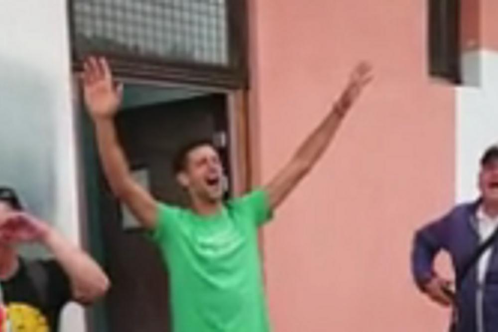ĐOKOVIĆ PAO U SEVDAH NA DORĆOLU: Pevao je iz sveg glasa pesmu na koju se svaki Srbin seče! (VIDEO)