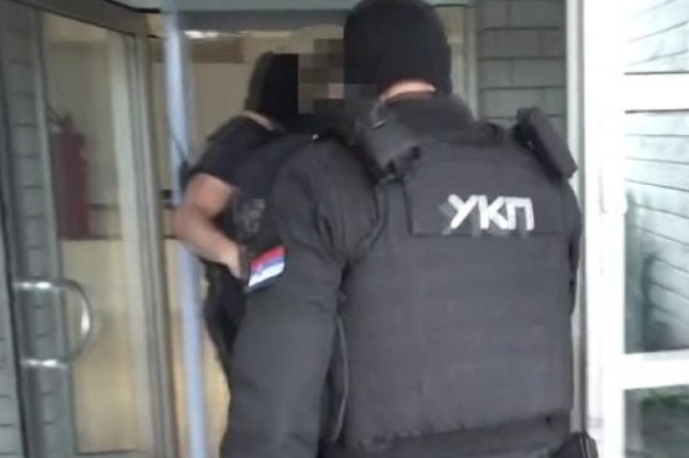 LIK (18) IZ BEOGRADA UHAPŠEN ZBOG IZNUDE! Sa njim su pala još 2 maloletnika, OCU I SINU IZVUKLI SILNE PARE