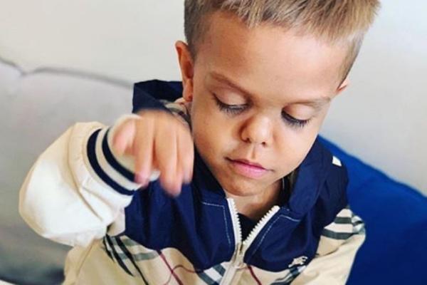 ZBOG DEČAKA (9) PATULJASTOG RASTA VEĆ JE JEDNOM PLAKAO CEO SVET! Sad je opet žrtva nasilja, PRETUŽAN JE RAZLOG