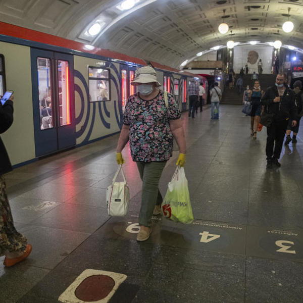 STRUČNJACI KAŽU DA JE POČEO DRUGI TALAS KORONE: Evo kako da se zaštite i priviknete na novi način života s virusom