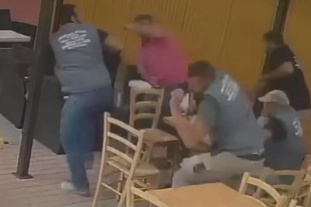 RADNICI SU SEDELI I PILI PIVO U KAFANI, PA ZAMALO POGINULI! Spasli su ih samo dobri refleksi (VIDEO)