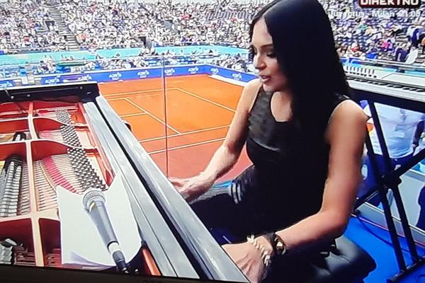 VRELA LOLA ODRADILA ONO ŠTO NAJBOLJE UME PRED PUNIM TERENIMA NA DORĆOLU: Svi smo ostali bez teksta...