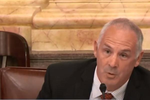 AFROAMERIKANCI NE PERU RUKE KAO OSTALI LJUDI, ZATO VIŠE OBOLJEVAJU OD VIRUSA! Nakon užasne izjave senator OTPUŠTEN