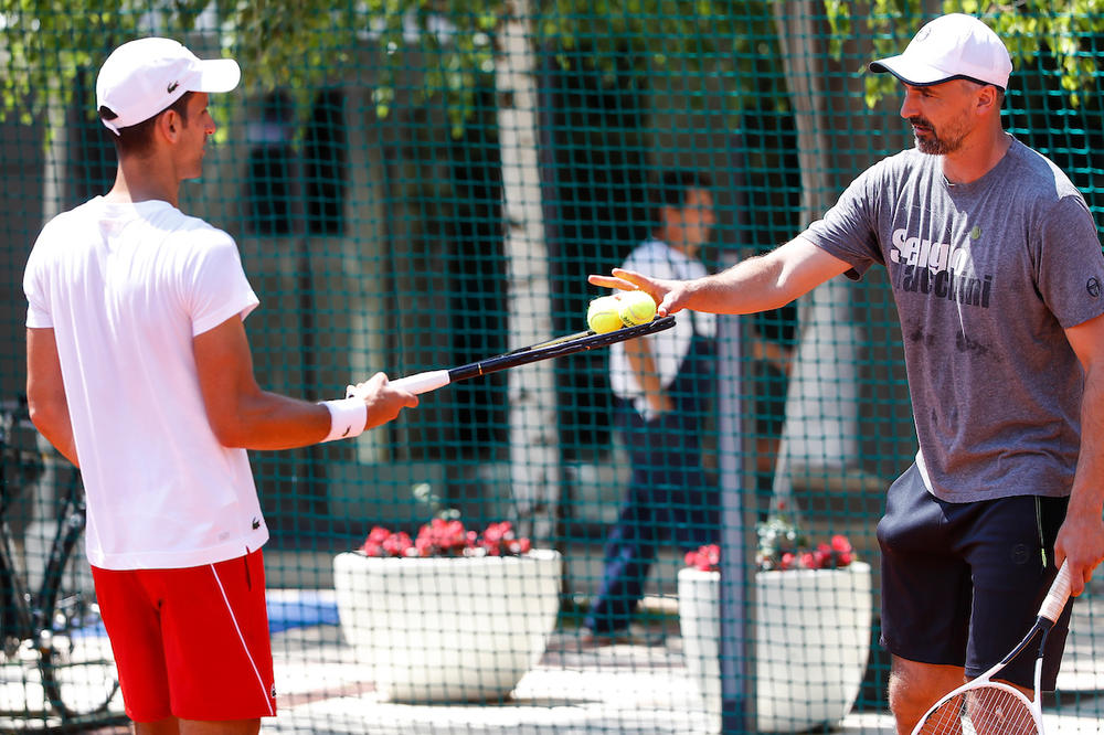 "ĐOKOVIĆ OVDE ZVUČI KAO DA LUTA!" Novakov najveći kritičar "potkačio" Srbina (FOTO)