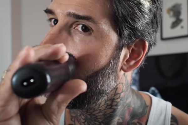 TO NISI TI! Obrijao se posle 10 godina, a onda se pojavio pred šokiranom ženom! Pogledajte njenu reakciju (VIDEO)