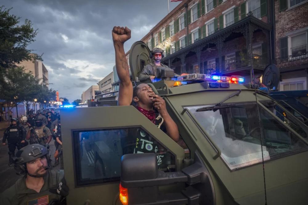 U AMERICI JE POLICIJA PONOVO UBILA NENAORUŽANOG CRNCA! Pola Atlante gori (VIDEO)