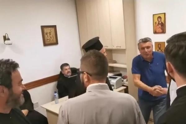 MILOVA POLICIJA ULETELA U HRAM, HOĆE DA UHAPSE PROTOJEREJA MIRČETU: Narod stao ispred, opšti haos u Crnoj Gori!