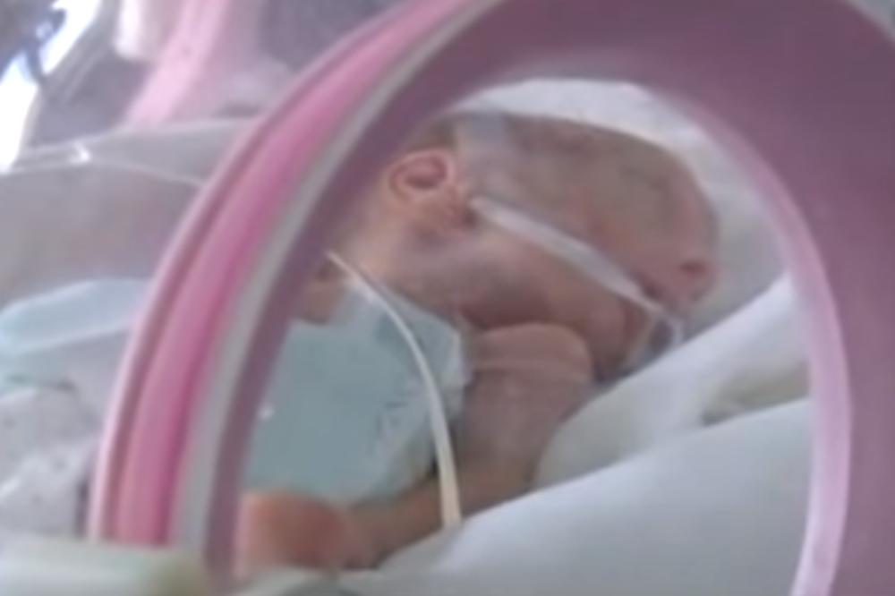 NAĐENA NAPUŠTENA BEBA U SELU KOD BOGATIĆA: Ostavljena je odmah po rođenju, jedan meštanin je ugledao