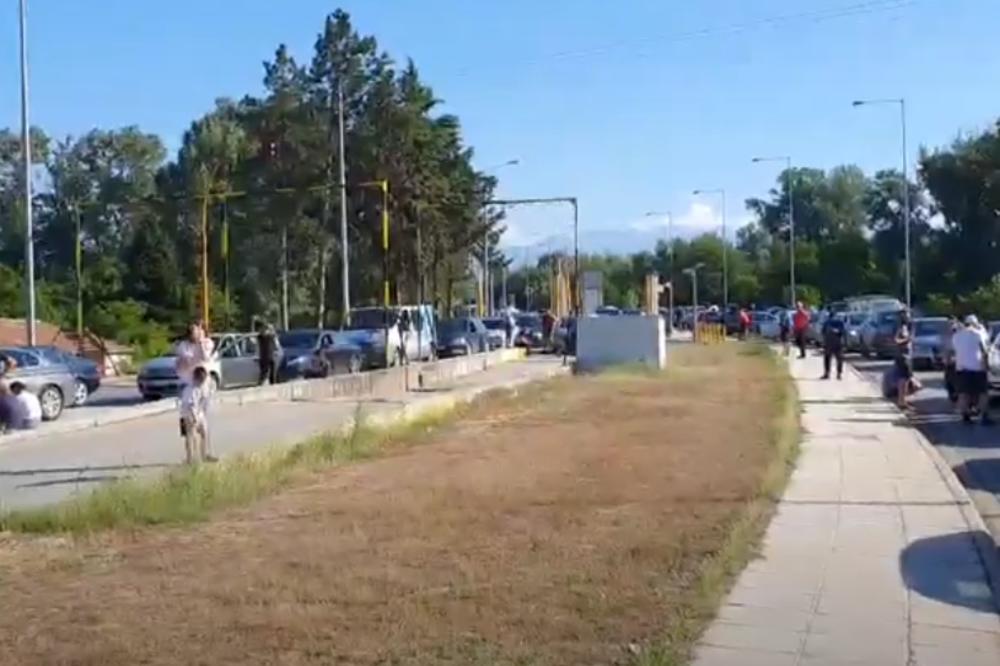 NA ULAZU U GRČKU JE HAOS I DRAMA! Srbi masovno krenuli na more preko Bugarske, A SVE JE BLOKIRANO (VIDEO)