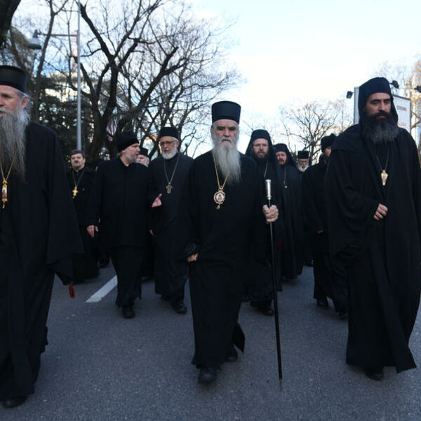 CRNOGORSKA POLICIJA UDARILA NA AUTO-LITIJE: Sankcionisano 98 učesnika skupova za odbrannu svetinja!