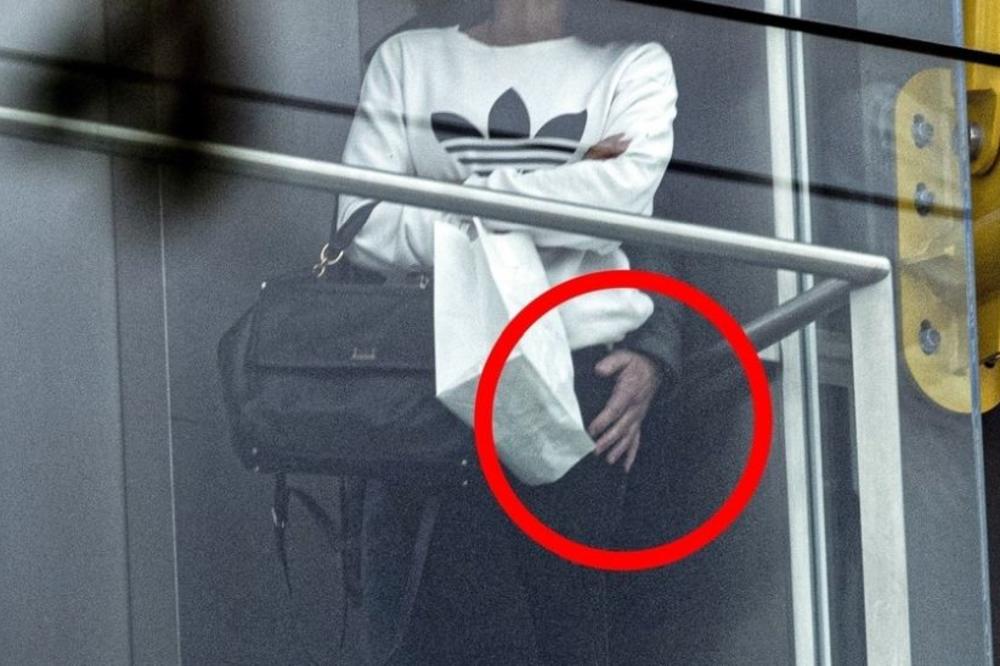 BEKER NIJE MOGAO DA SE OBUZDA: U liftu navalio na svoju novu devojku! Dobrano ispipao lepoticu za sve delove tela!