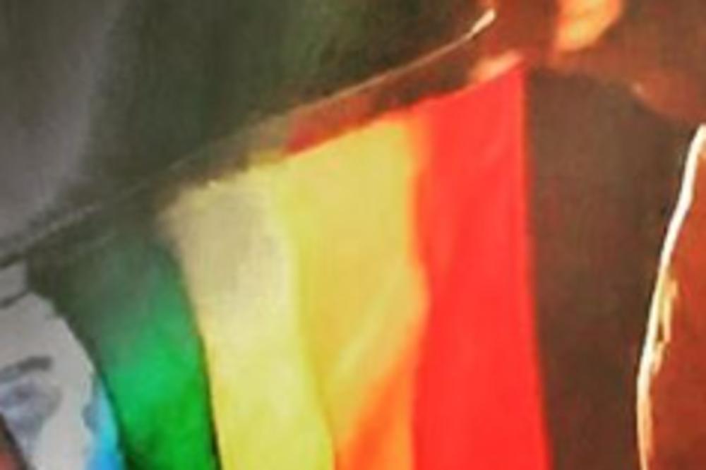 PEVAČ KOJEG OBOŽAVATE SE SKINUO! Uzeo je zastavu duginih boja i poslao jasnu poruku! GORE DRUŠTVENE MREŽE!