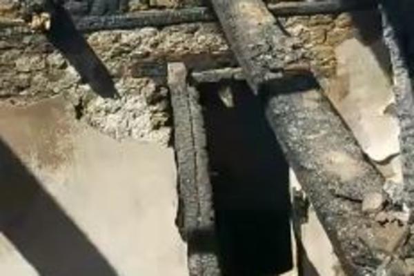ISPLIVAO ŠOKANTAN SNIMAK! Simići nisu hteli da prodaju kuću Šiptarima, objekat spaljen do temelja! (VIDEO)