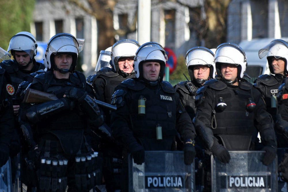 NASILNIK iz Smedereva upravo u bekstvu! Ugurao u taksi bivšu devojku (19), pa je BRUTALNO MUČIO u stanu