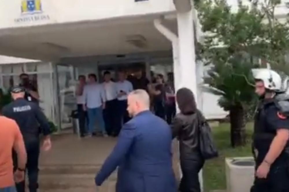 OGROMAN HAOS U BUDVI, MILOVA POLICIJA UHAPSILA CAREVIĆA I RADOVIĆA: Bačen SUZAVAC, polomljena stakla!