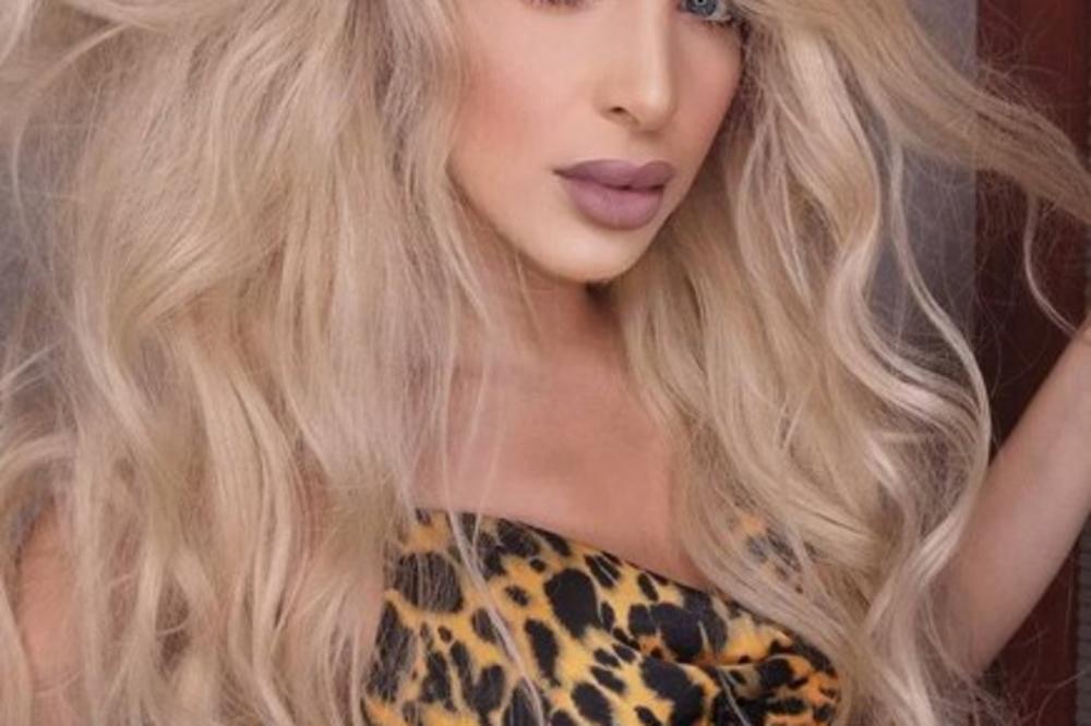 MAYA BEROVIĆ OBJAVILA FOTKU BEZ GAĆICA! Zastaje dah, ovo MORATE da VIDITE! SVI pogledi vode ka "DOLE"! (FOTO)