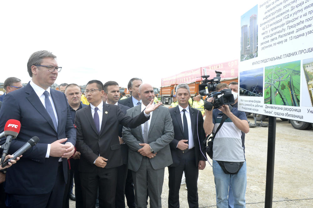 VUČIĆ OBILAZI VEOMA BITNO GRADILIŠTE: Poželeo je uspeh kineskim radnicima na deonici Iverak-Lajkovac