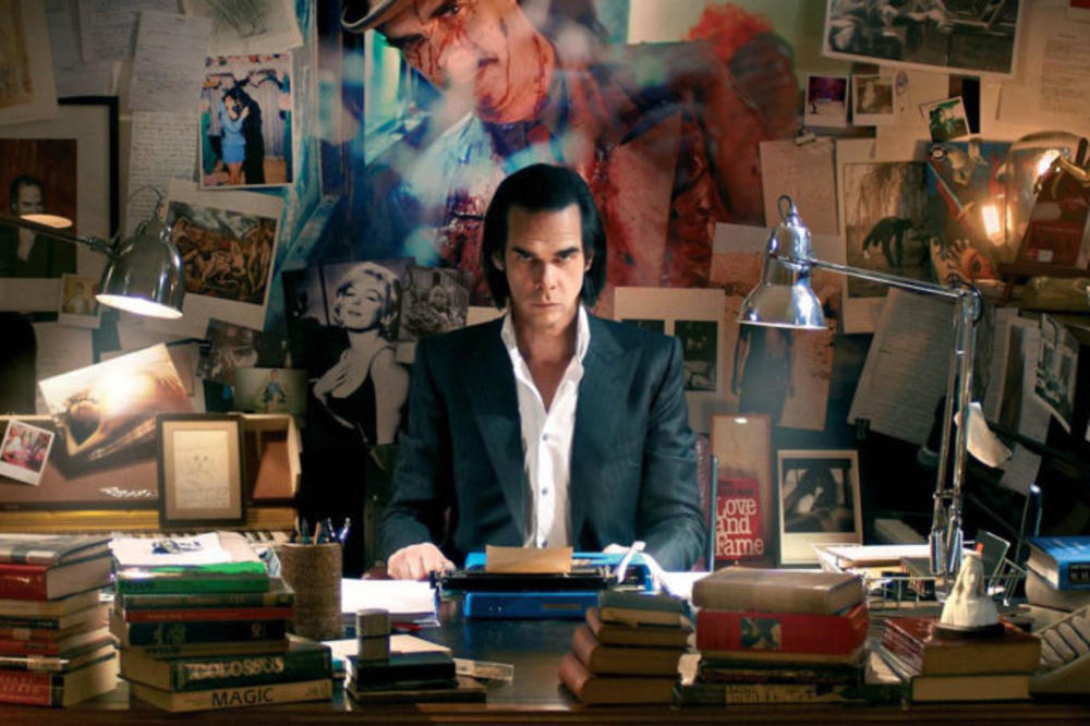 NIK KEJV: PEDESET OMILJENIH KNJIGA (BEZ REDA I REDOSLEDA)… A POLICE ZA KNJIGE MU – PRAZNE