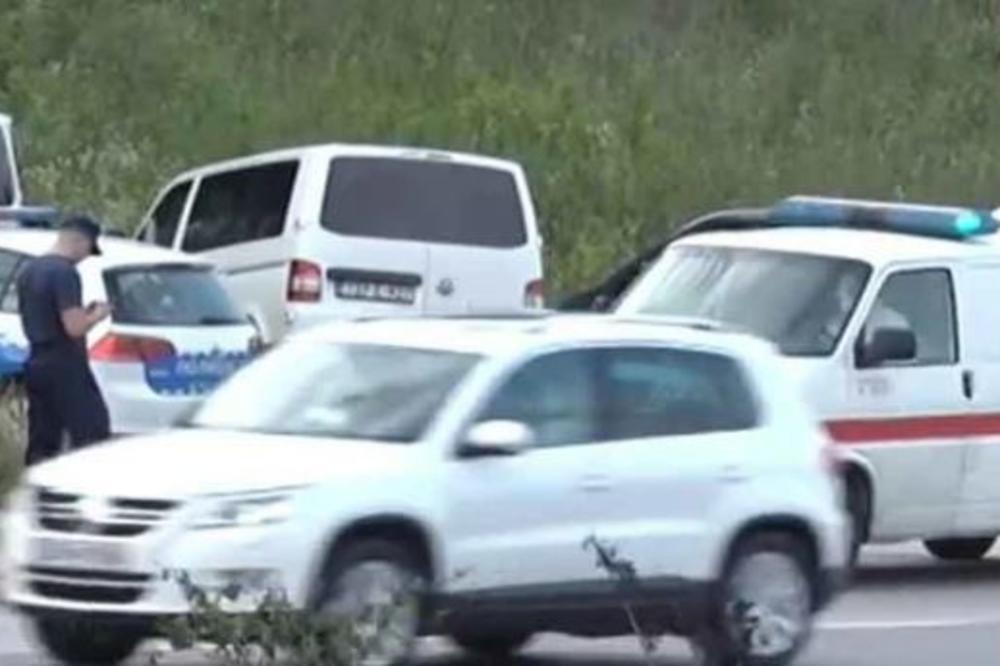 POLICAJKI PREĆENO PIŠTOLJEM, SVE SNIMLJENO!  Migranti uz pratnju policije sprovedeni do Hitne pomoći (VIDEO)