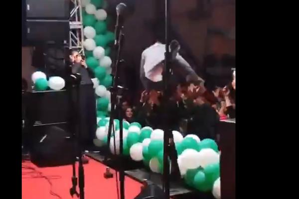 ISPLIVAO ŠOKANTAN VIDEO, RASIM LJAJIĆ SKAČE U PUBLIKU: Ovo morate da vidite! (VIDEO)