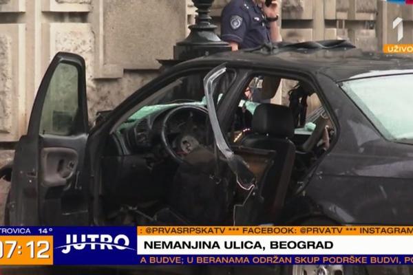 OVO JE PRVA SLIKA SA MESTA NESREĆE ISPRED VLADE SRBIJE! Jeziv sudar u centru Beograda, IMA MRTVIH (FOTO)