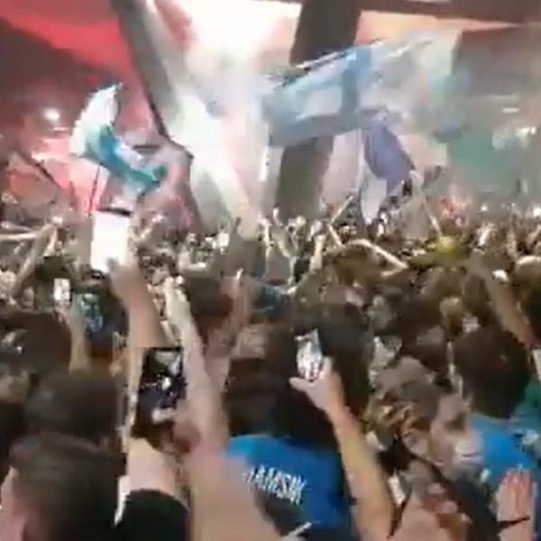 NAJVEĆE OKUPLJANJE U ITALIJI JOŠ OD POČETKA KORONE: Za sve je kriv fudbal - goreo je ceo grad!