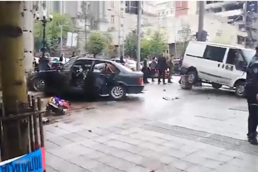 DETE (2) IMA STRAVIČNE POVREDE GLAVE, POGINULE SU DVE OSOBE: Jezivi detalji udesa kod VLADE SRBIJE (FOTO)