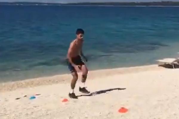 NOLE OKAČIO SNIMAK SA PLAŽE: Odmah mu se javio Tom Brejdi - samo jedna reč bila je dovoljna...
