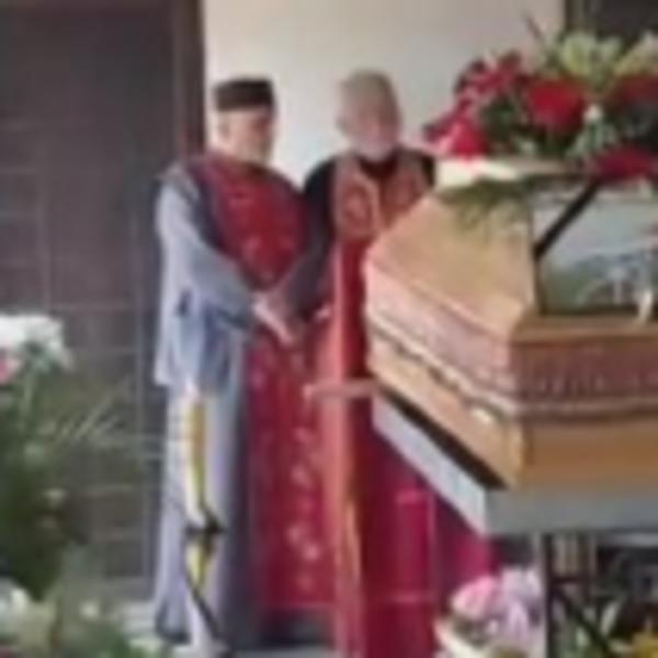 ŽALOST ZBOG POKOJNOG DOBRIVOJA TOPALOVIĆA: Pevač će biti sahranjen u zlatnom, okićenom kovčegu