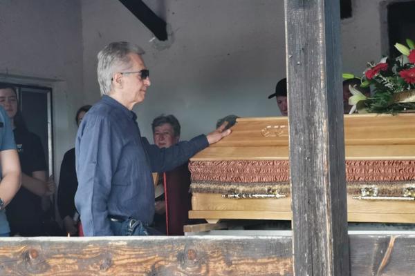 POSLEDNJE ZBOGOM ZA DOBRIVOJA! Imao je jednu jedinu želju, porodica mu ispunila i spustila njegov kovčeg